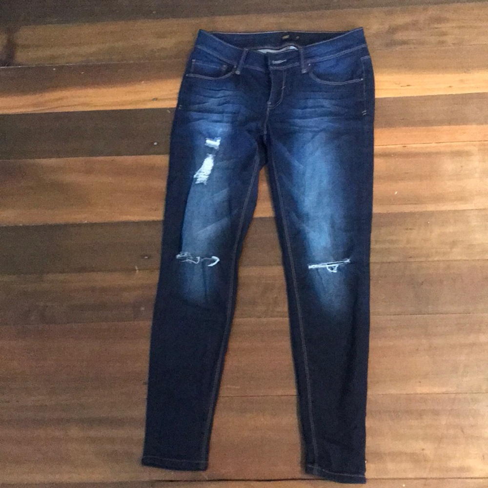 Destructed skinny jeans